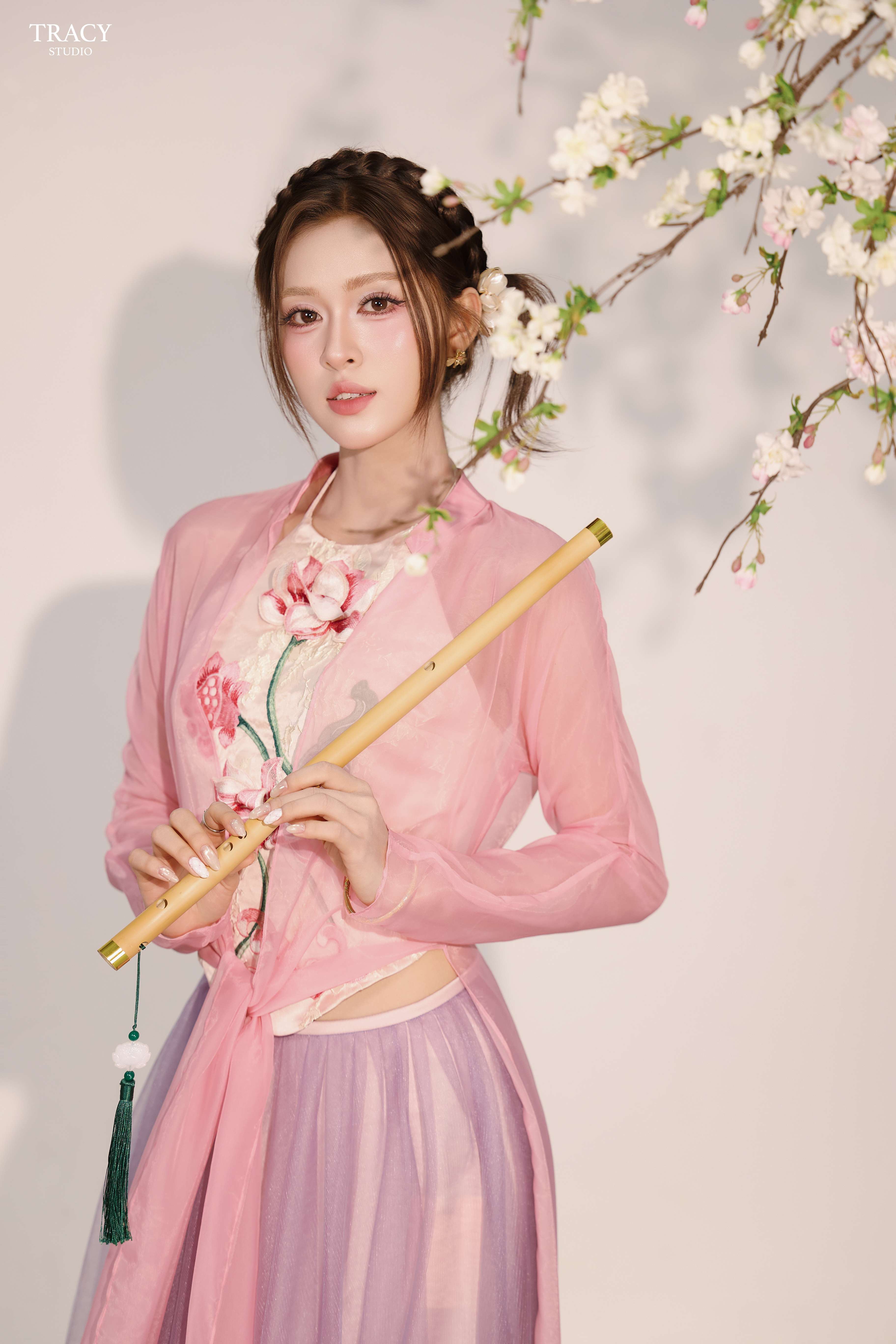 frontend/img/gallery/anh-tet-yem-ao-dai/tracy-studio-chup-concept-yem-trung-thu-chu-oanh-gio (3).jpg
